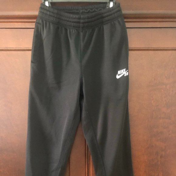 Boys Nike SB Joggers Size Medium - Picture 1 of 4